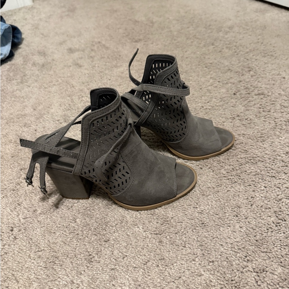 American Eagle Suede Heels